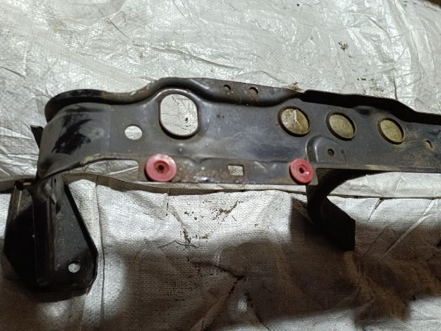 bontott FORD FOCUS III Vízhűtő Radiátor Tartó