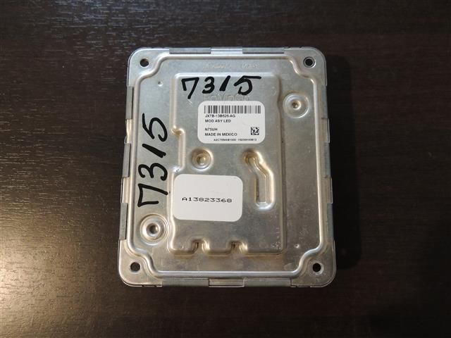 bontott FORD FOCUS III Xenon Trafó