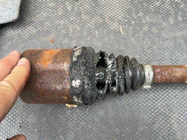 bontott FORD FOCUS IV Bal Féltengely