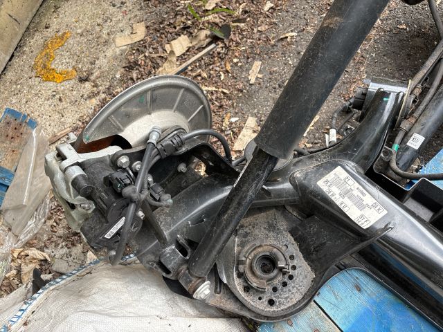 bontott FORD FOCUS IV Hátsó Híd (Tárcsafékes)