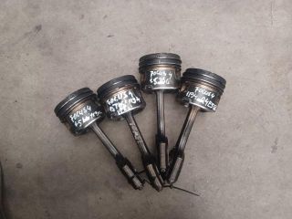 bontott FORD FOCUS IV Dugattyú