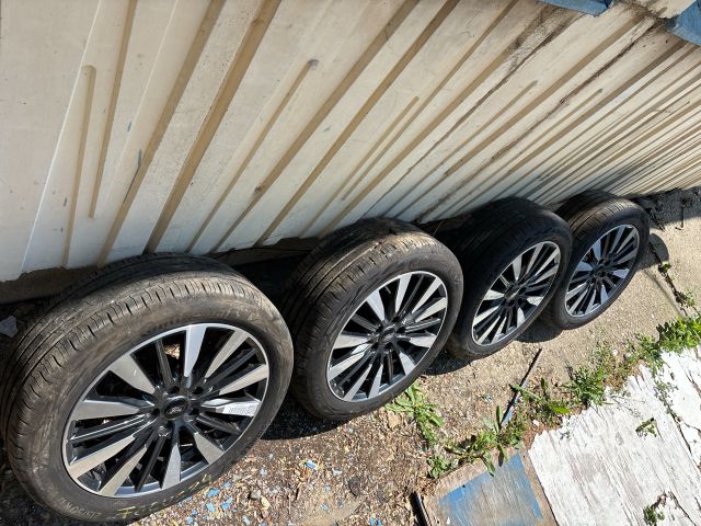 bontott FORD FOCUS IV Alufelni Szett Gumival