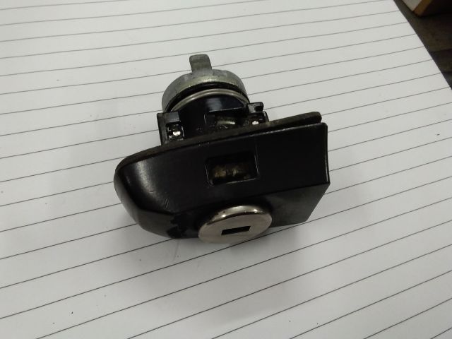 bontott FORD FOCUS IV Bal első Zárbetét