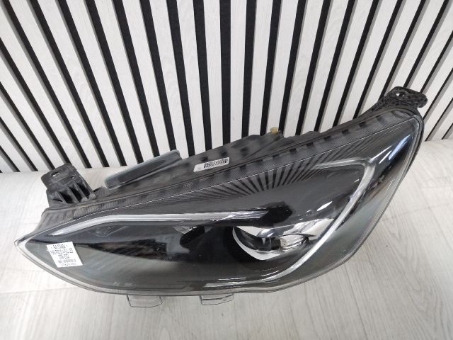 bontott FORD FOCUS IV Bal Fényszóró