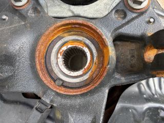 bontott FORD FOCUS IV Bal Gólyaláb Csonkállvánnyal