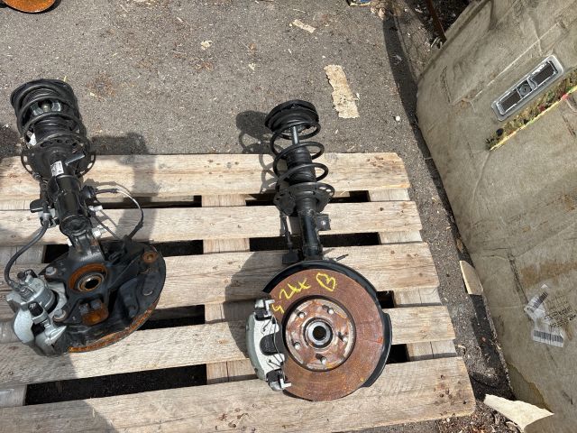 bontott FORD FOCUS IV Bal Gólyaláb Csonkállvánnyal