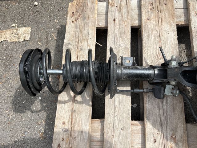 bontott FORD FOCUS IV Bal Gólyaláb Csonkállvánnyal