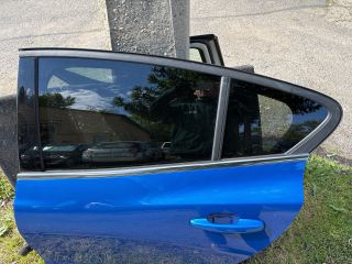 bontott FORD FOCUS IV Bal hátsó Ajtó (Részeivel)