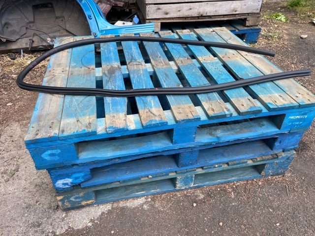 bontott FORD FOCUS IV Bal hátsó Gumikéder