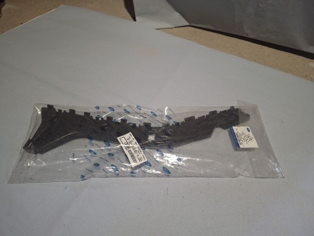 bontott FORD FOCUS IV Bal hátsó Lökhárító Tartó (Műanyag)