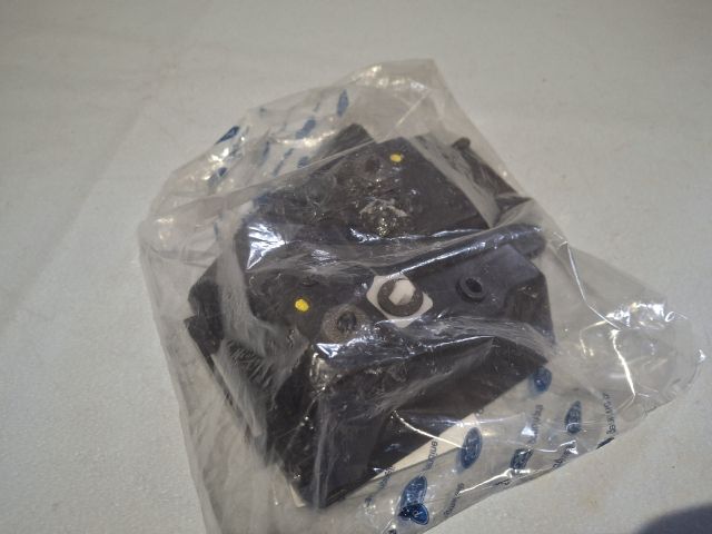 bontott FORD FOCUS IV Bal hátsó Lökhárító Tartó (Műanyag)