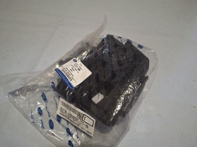 bontott FORD FOCUS IV Bal hátsó Lökhárító Tartó (Műanyag)