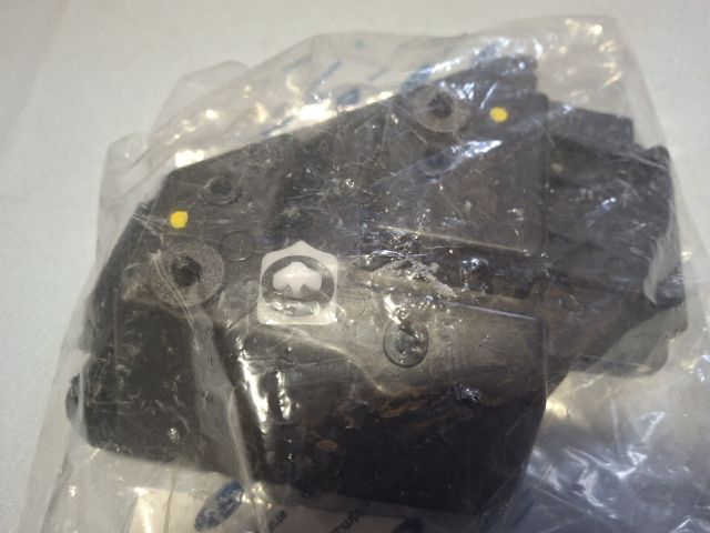 bontott FORD FOCUS IV Bal hátsó Lökhárító Tartó (Műanyag)