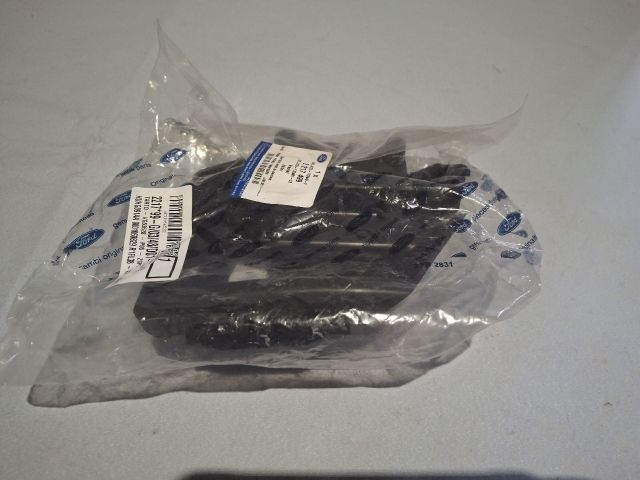 bontott FORD FOCUS IV Bal hátsó Lökhárító Tartó (Műanyag)