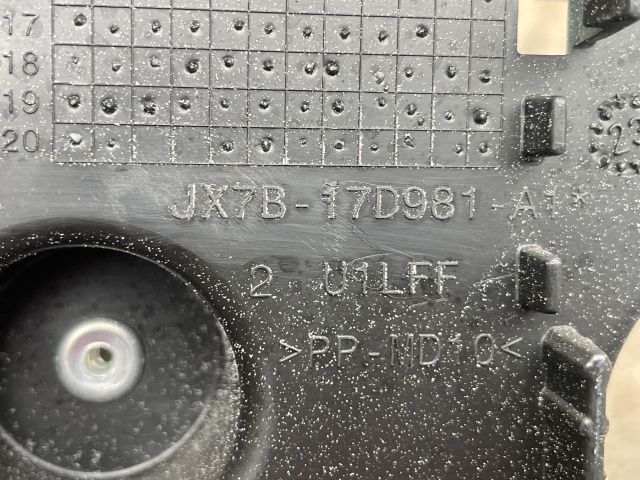 bontott FORD FOCUS IV Bal hátsó Oldal Lökhárító Tartó (Műanyag)