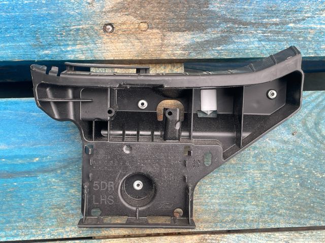 bontott FORD FOCUS IV Bal hátsó Oldal Lökhárító Tartó (Műanyag)