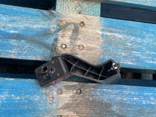 bontott FORD FOCUS IV Bal hátsó Oldal Lökhárító Tartó (Műanyag)