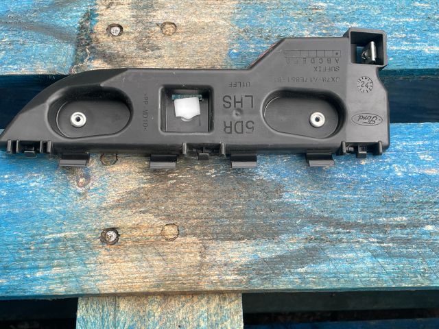 bontott FORD FOCUS IV Bal hátsó Oldal Lökhárító Tartó (Műanyag)