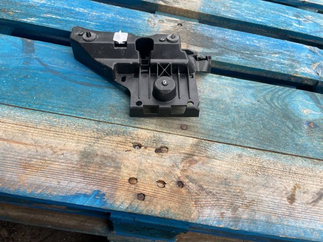 bontott FORD FOCUS IV Bal hátsó Oldal Lökhárító Tartó (Műanyag)