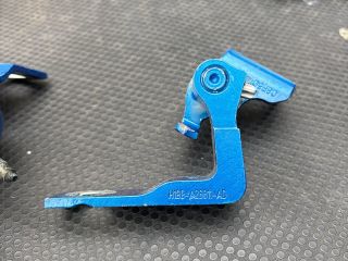 bontott FORD FOCUS IV Bal hátsó Zsanér