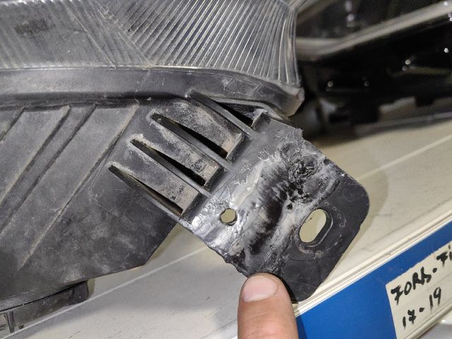 bontott FORD FOCUS IV Bal Ledes Fényszóró