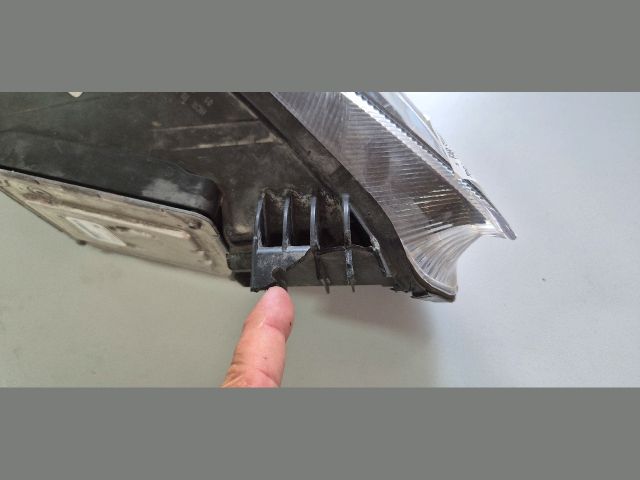 bontott FORD FOCUS IV Bal Ledes Fényszóró