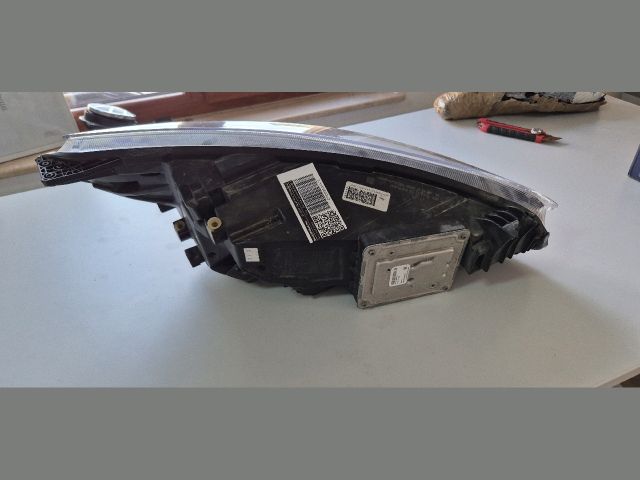 bontott FORD FOCUS IV Bal Ledes Fényszóró