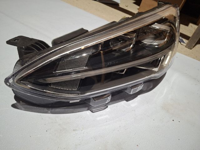 bontott FORD FOCUS IV Bal Ledes Fényszóró