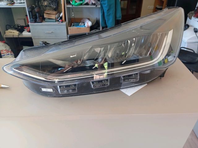 bontott FORD FOCUS IV Bal Ledes Fényszóró