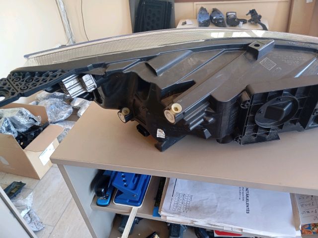 bontott FORD FOCUS IV Bal Ledes Fényszóró