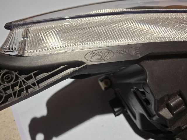 bontott FORD FOCUS IV Bal Ledes Fényszóró