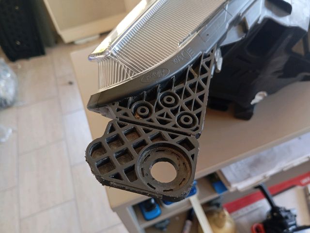 bontott FORD FOCUS IV Bal Ledes Fényszóró