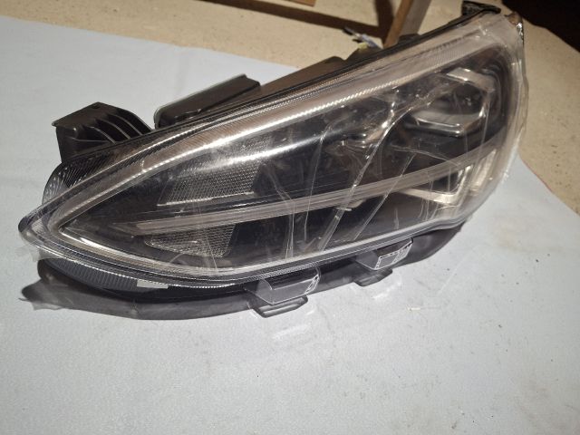 bontott FORD FOCUS IV Bal Ledes Fényszóró