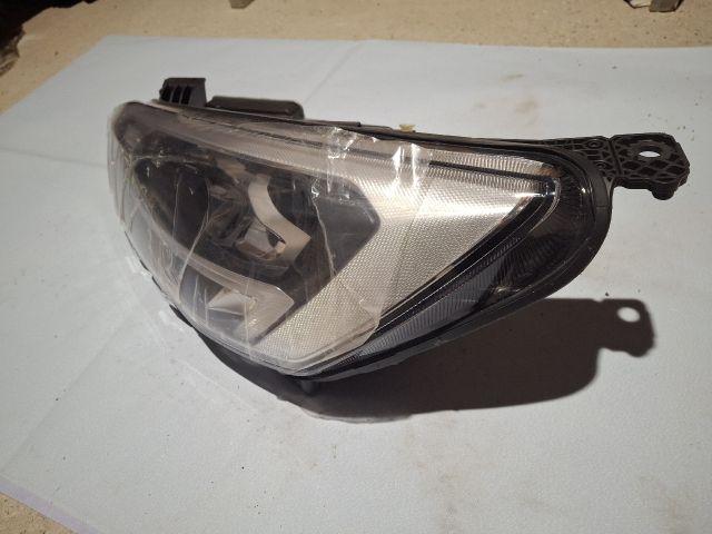 bontott FORD FOCUS IV Bal Ledes Fényszóró