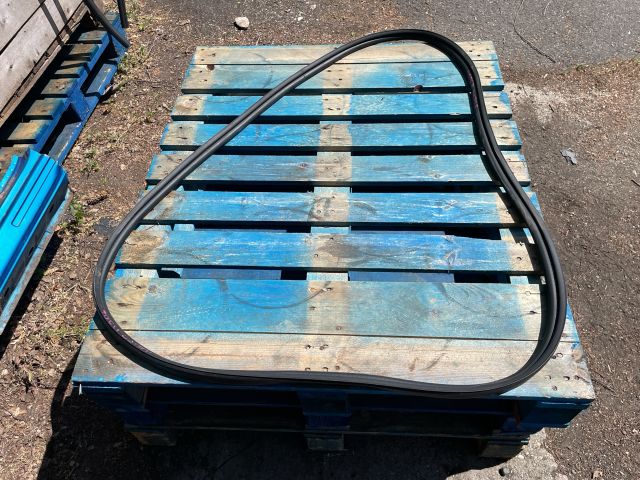 bontott FORD FOCUS IV Csomagtérajtó Gumikéder