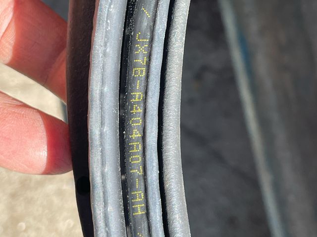 bontott FORD FOCUS IV Csomagtérajtó Gumikéder