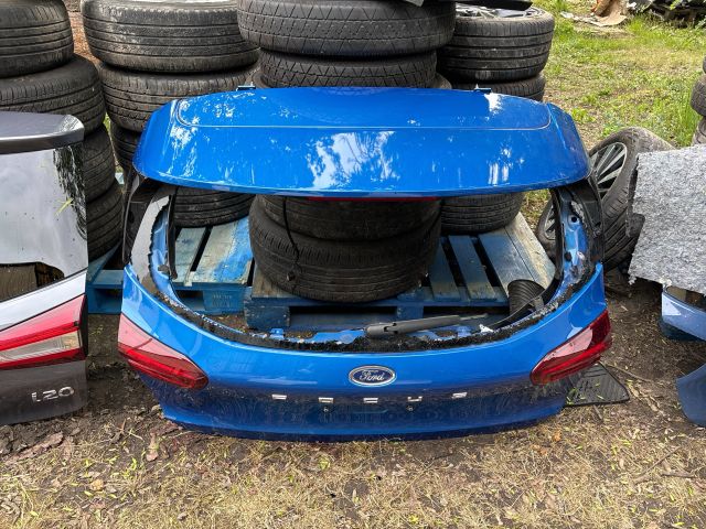 bontott FORD FOCUS IV Csomagtérajtó (Részeivel)