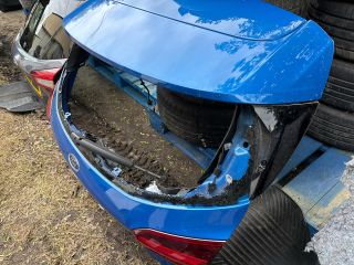 bontott FORD FOCUS IV Csomagtérajtó (Részeivel)