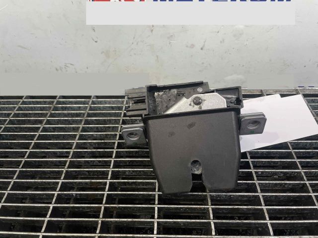 bontott FORD FOCUS IV Csomagtérajtó Ütköző