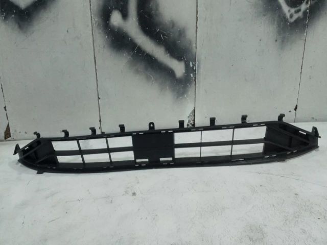 bontott FORD FOCUS IV Első Lökhárító Alsó Középső Díszrács