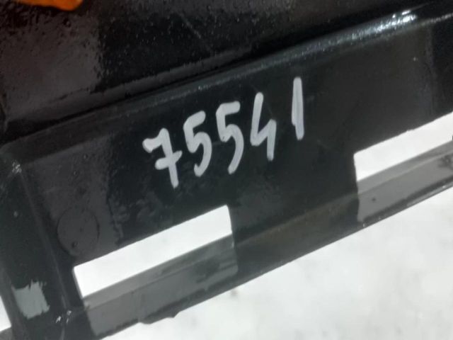 bontott FORD FOCUS IV Első Lökhárító Alsó Középső Díszrács