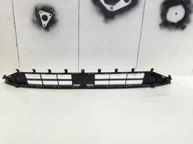 bontott FORD FOCUS IV Első Lökhárító Alsó Középső Díszrács