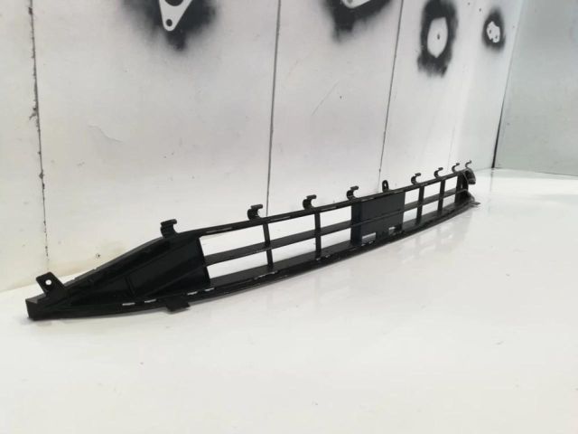 bontott FORD FOCUS IV Első Lökhárító Alsó Középső Díszrács