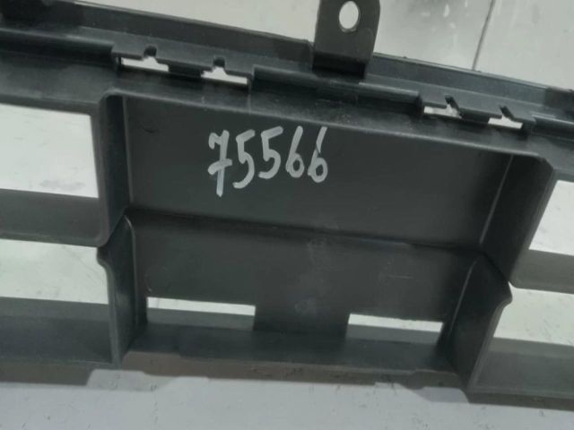 bontott FORD FOCUS IV Első Lökhárító Alsó Középső Díszrács