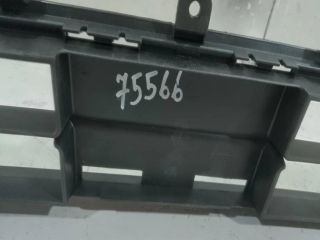 bontott FORD FOCUS IV Első Lökhárító Alsó Középső Díszrács