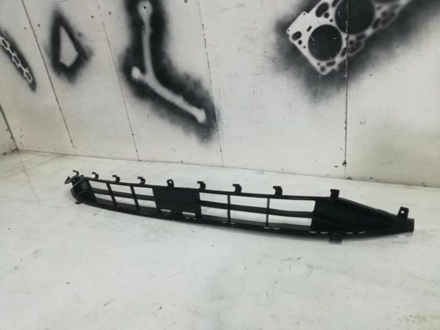 bontott FORD FOCUS IV Első Lökhárító Alsó Középső Díszrács