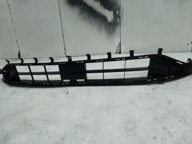 bontott FORD FOCUS IV Első Lökhárító Alsó Középső Díszrács