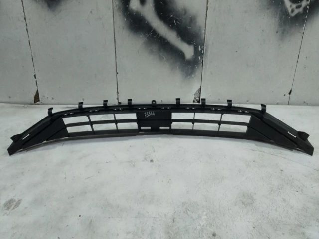 bontott FORD FOCUS IV Első Lökhárító Alsó Középső Díszrács