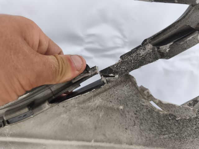 bontott FORD FOCUS IV Első Lökhárító (Részeivel)