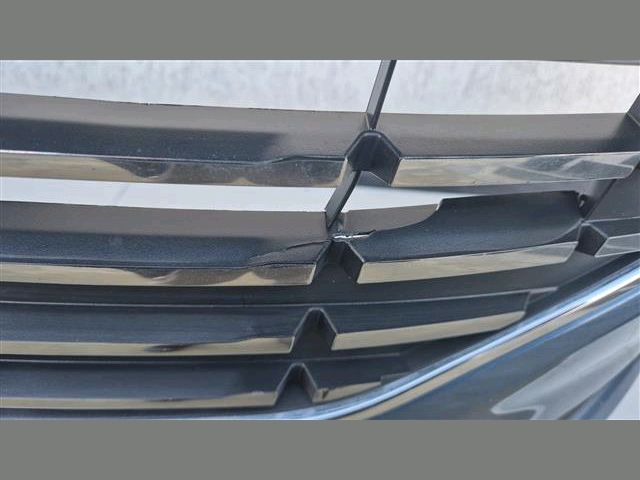 bontott FORD FOCUS IV Első Lökhárító (Részeivel)